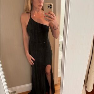 BELLE
BLACK ONE SHOULDER FISHTAIL MAXI DRESS